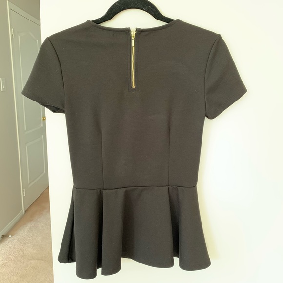 🆕 Forever 21 Black Peplum Top - Picture 2 of 3